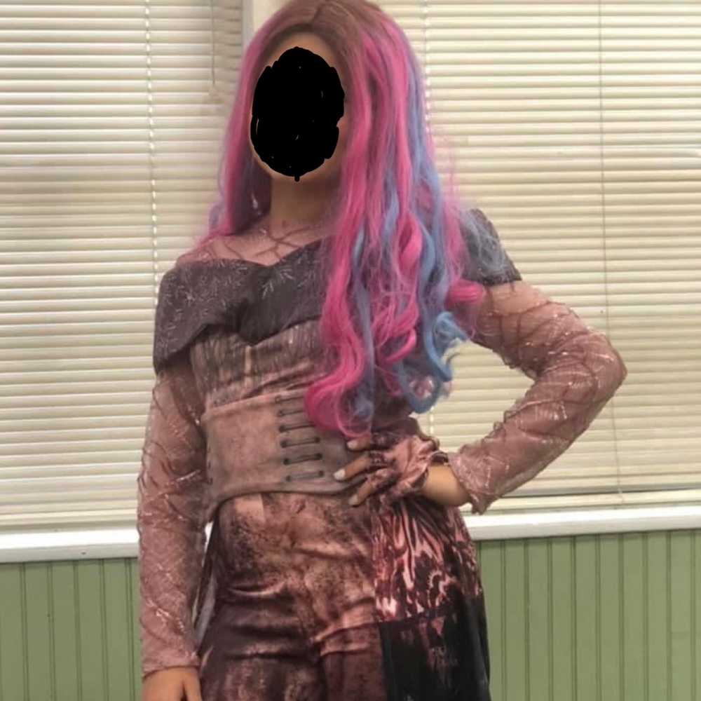 Audrey from Descendants. child xl. Does not come in packages.